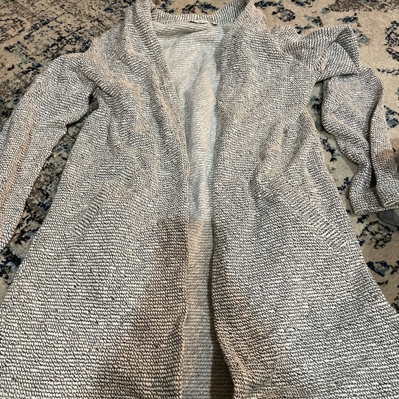 Small cardigan - Picture 1 of 2